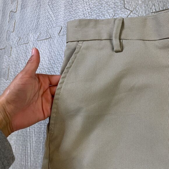 Greg Norman Shorts Mens 32 Khaki Performance Golf Flat Front Chino Slash Pockets - Picture 3 of 11